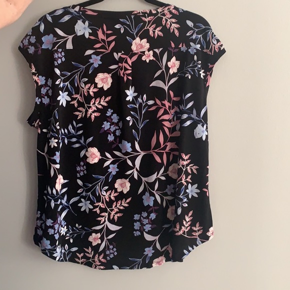 Elle Tops Elle Black Top With Flowers In Xl Poshmark